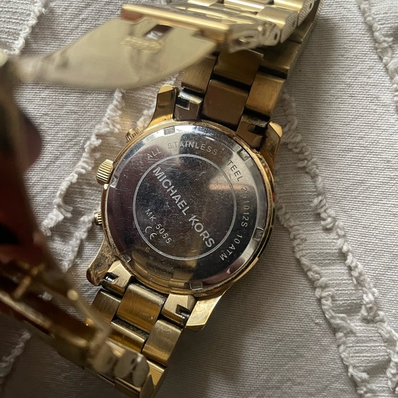 Michael Kors gold watch - Picture 2 of 2